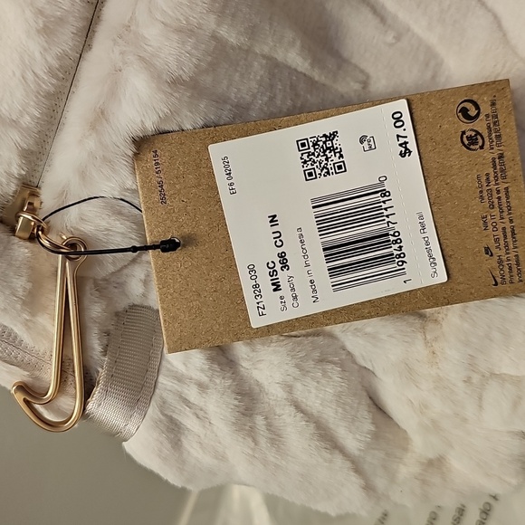 Nike Sportswear Futura Faux Fur White Mini Backpack. NWT. - Picture 13 of 13